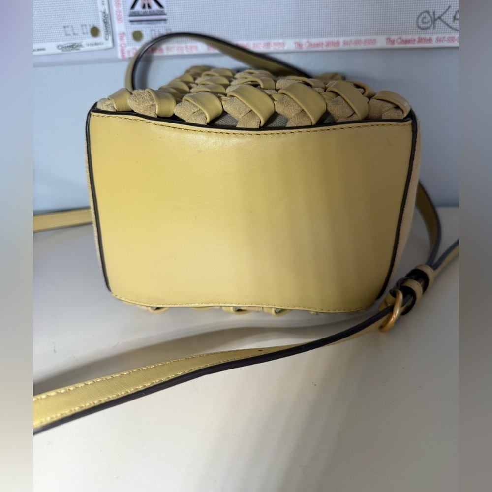 Tory Burch McGraw Woven Embossed Small Bucket Bag - Picture 4 of 5